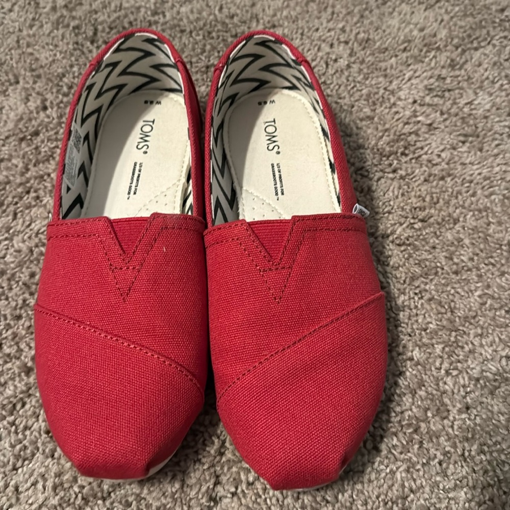 Classic TOMS- red- like new!